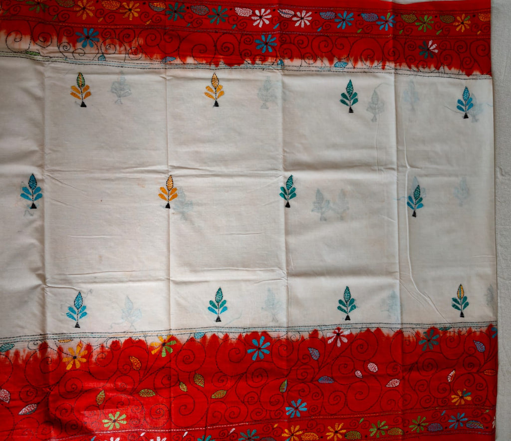 Mal Cotton Kantha Saree – Ivory White with Vermilion Red Kantha Border & Folk Art Pallu